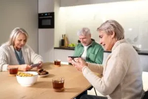 Виплати за догляд за пенсіонером — як оформити у червні 2025