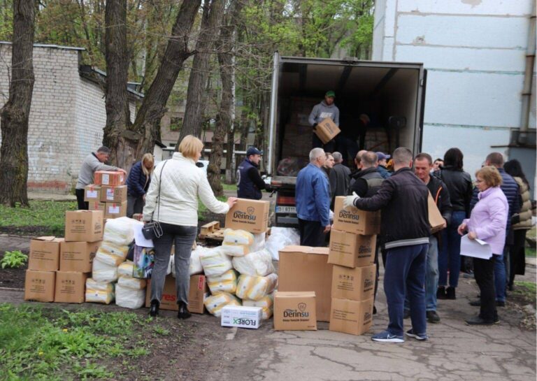 Пенсіонери та люди з інвалідністю можуть оформити гуманітарну допомогу та 5000 грн додатково