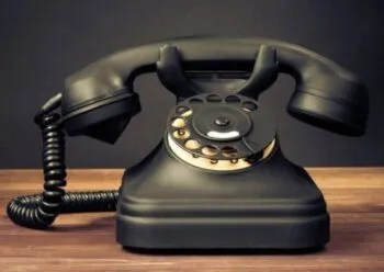 Корисні гарячі лінії та контакти для громадян України