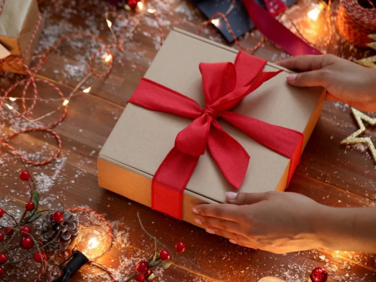 Продовжується видача новорічних подарунків для дітей ВПО