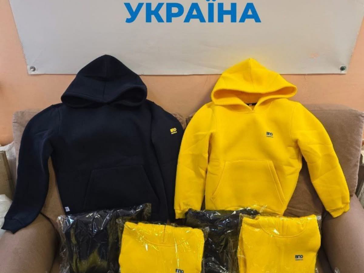 Для дітей із родин ВПО по всій Україні відкрито реєстрацію на теплі худі