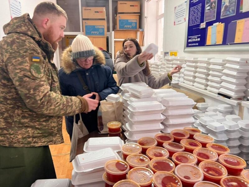 Безкоштовні гарячі обіди для вразливих верств населення від Карітас