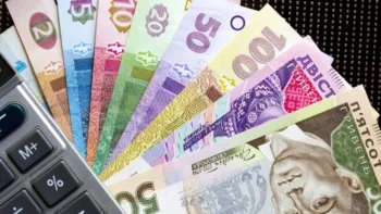 Українцям виплачують 10 800 гривень: як подати заявку та отримати гроші