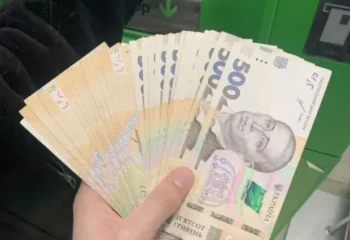 Українці можуть отримати 10 800 грн грошової допомоги: хто має право та як подати заявку