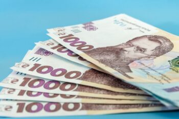 Виплати 10 800 грн: хто з українців може отримати допомогу та як подати заявку