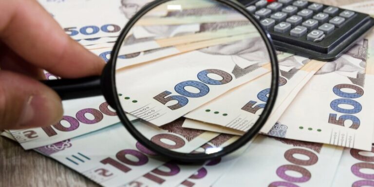 Українцям виплачують по 10 800 грн: стартувала нова реєстрація на грошову допомогу