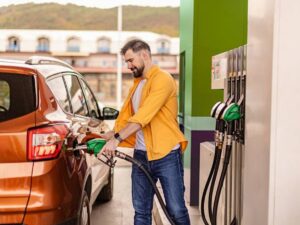 Кешбек на АЗС залишається: що зміниться для українських водіїв