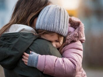 У громаді виплачують 5 000 грн родинам із дітьми: хто може отримати допомогу