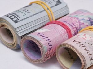 Щомісячна грошова допомога: куди звертатися та як подати