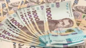 Переселенці та місцеві жителі можуть оформити грошову допомогу