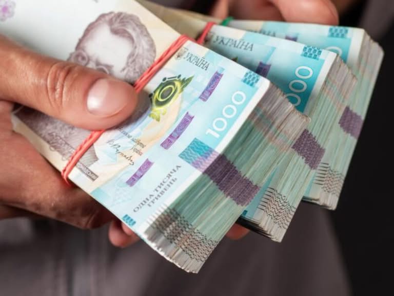 Українці можуть отримати понад 12 тисяч. Перевірте, чи є ви у списку