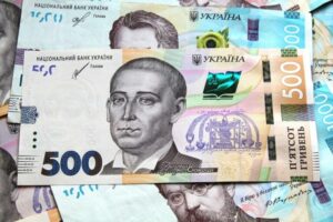 Українцям виплатять по 3600 гривень для кожного в родині: хто може отримати грошову допомогу