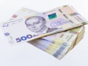 Українцям виплатять по 3600 гривень на місяць на кожного члена в родині