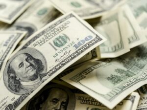 ВПО, багатодітні та пенсіонери: хто може отримати 400 доларів від WFP