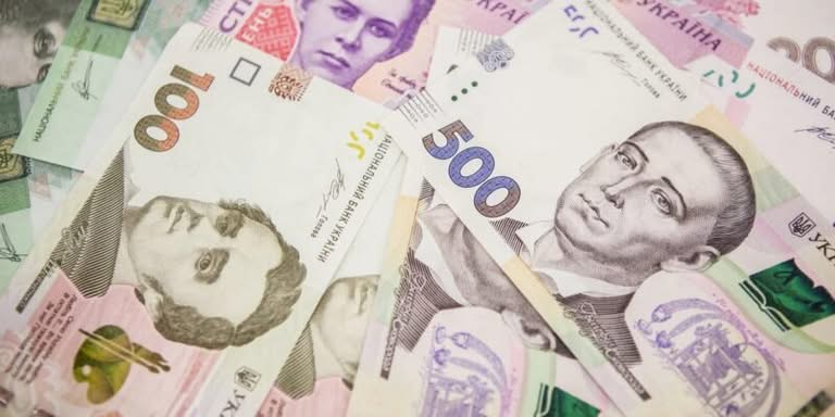 Грошова допомога: хто може отримати 10 800 гривень від благодійного фонду і як подати заявку