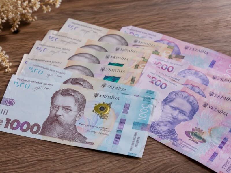 Не всі знають про нову допомогу: кому щомісяця виплачуватимуть по 500 гривень