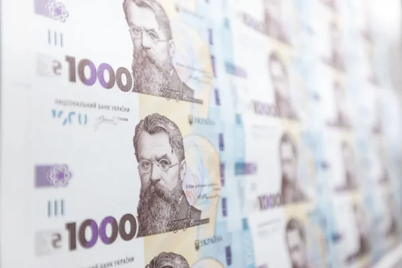 Українцям до кінця літа виплатять 6500 гривень зимової підтримки: хто зможе отримати кошти