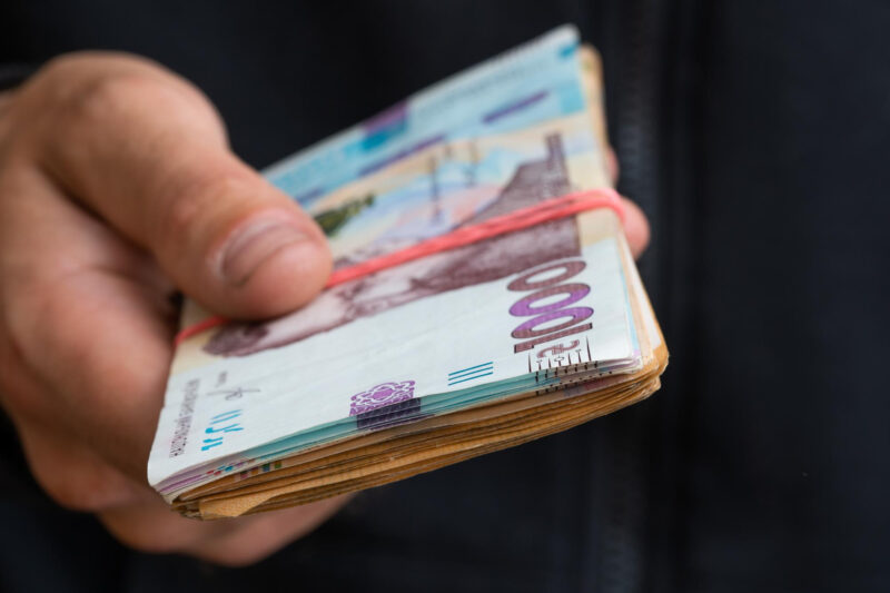 До 50 тисяч гривень: хто з українців віком до 23 років може отримати виплату