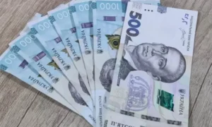 Українці можуть оформити щомісячну грошову допомогу: кому доступні виплати