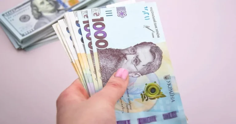 Українці можуть отримати по 12 300 грн на людину: хто має право та як подати заявку