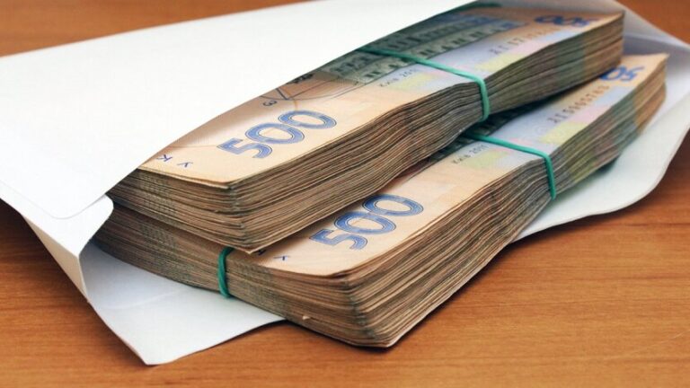 В Україні можна отримати грошову допомогу: 12 300 грн на людину та додаткова підтримка на зиму — 19 800 грн