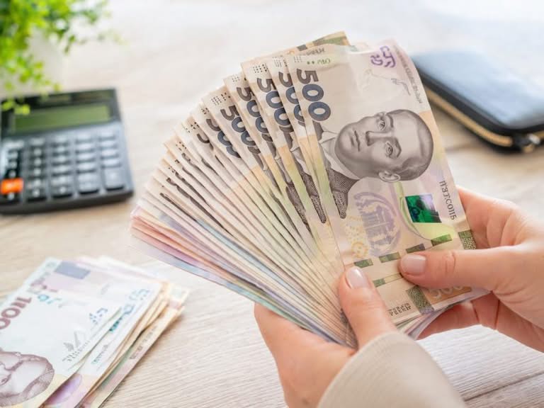 В Україні відкрили реєстрацію на грошову допомогу: можна отримати 10 800 грн на людину