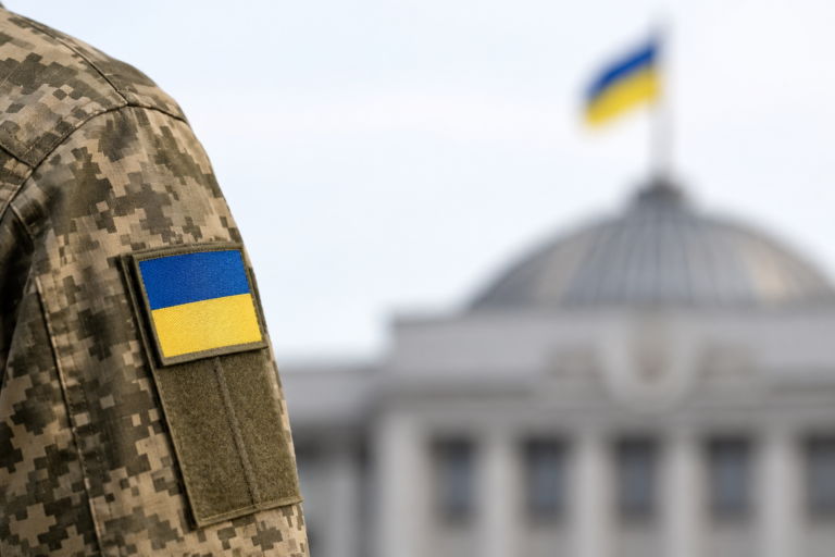 Підвищення виплат військовим знову відкладається: у Раді пояснили причину