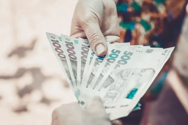 Соціальні виплати у 2027 році: на пенсії та допомогу планують спрямувати більше коштів