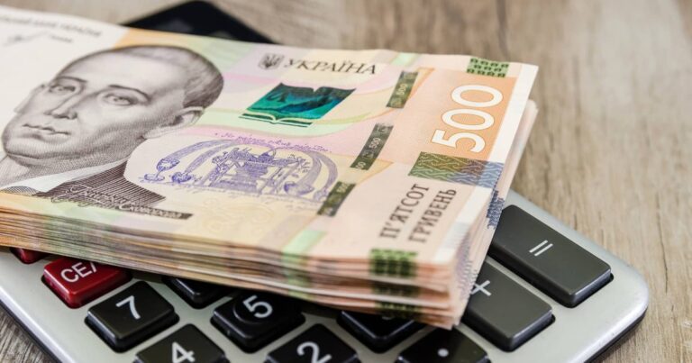 Українці можуть отримати фінансову допомогу: доступні виплати до 10 800 грн на людину