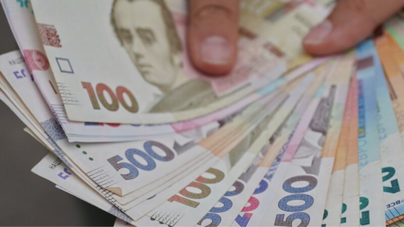 Виплати на зиму: хто отримає на газ та електрику 19 400 грн